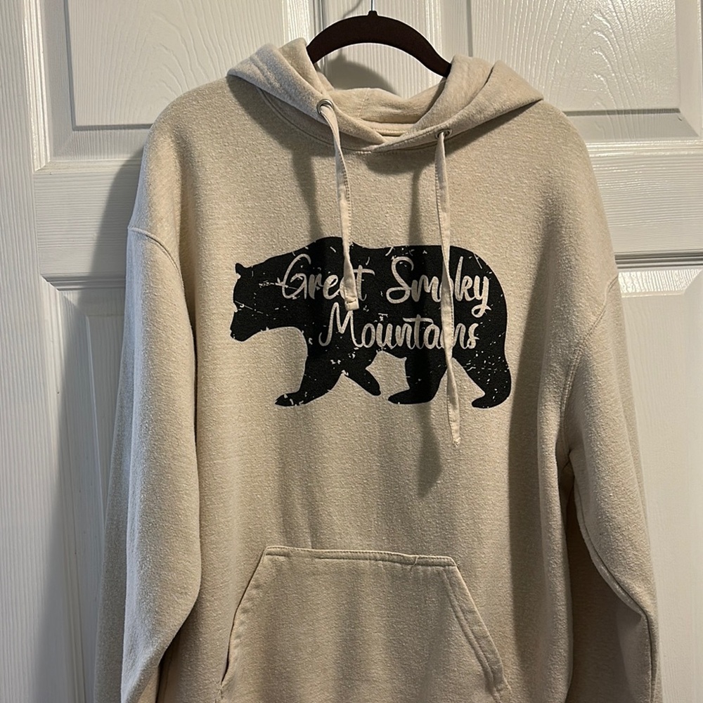 The Great Smokey Mountains Cream Hoodie with Bear Graphic